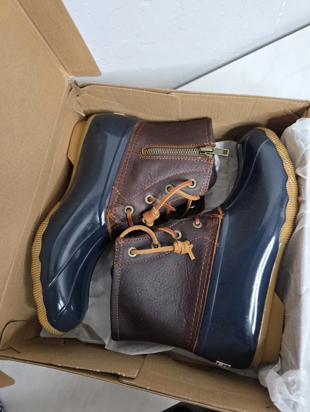 NEW Sperry Saltwater Tan/Navy Duck Water Boots Size 7 With Box